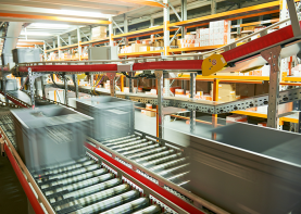 Wireless solutions can help connect automated logistics applications, ensuring reliable movement of fulfillment facilities’ equipment. 